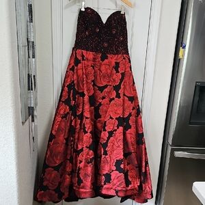 Panoply Elegant Black and Red Floral Gown